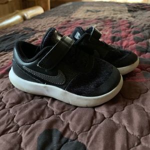 Nike Revolution size 8 toddler